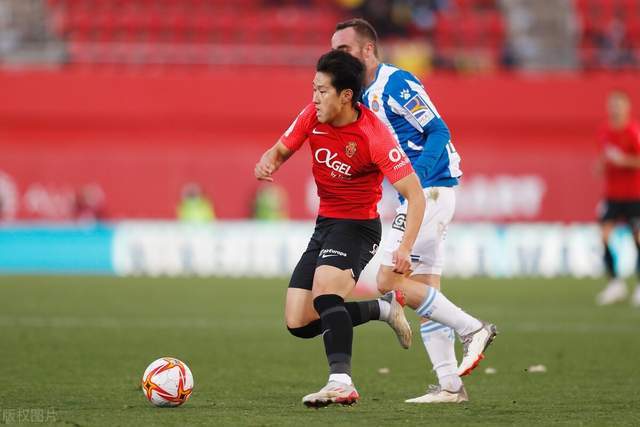 官方：瓦伦西亚签下东京FC19岁中场佐藤龙之介，合同至2031年